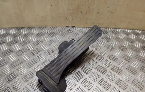 Volkswagen PASSAT CC Accelerator throttle pedal 1K2721503AE 6PV01104000