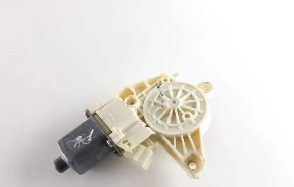 Mercedes-Benz C W204 Front door window regulator motor A2048200142 0130822503