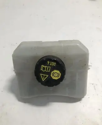 Audi A5 Brake fluid reservoir 