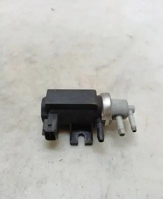 Audi A6 S6 C5 4B Turbo solenoid valve 8D0906627B 72190345