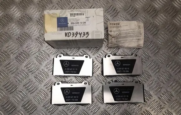 Mercedes-Benz E W212 Brake pads (rear) A0064201220