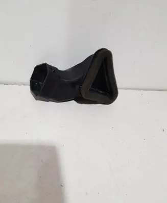 Volkswagen Touareg I Air intake duct part 7L0819633