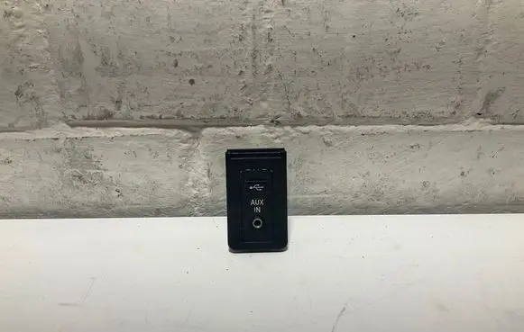 BMW 5 E60 E61 USB socket connector 9138402 9156402