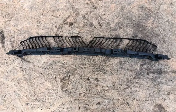 Rear bumper mounting bracket