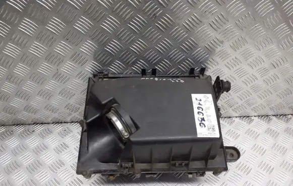 Opel Signum Air filter box 9177264