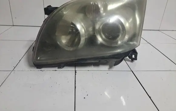 Toyota Avensis T250 Headlight/headlamp 35106