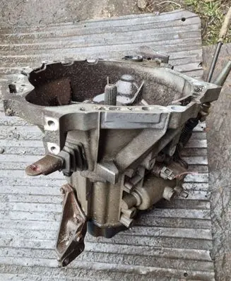 Toyota Yaris Manual 5 speed gearbox Y1121436