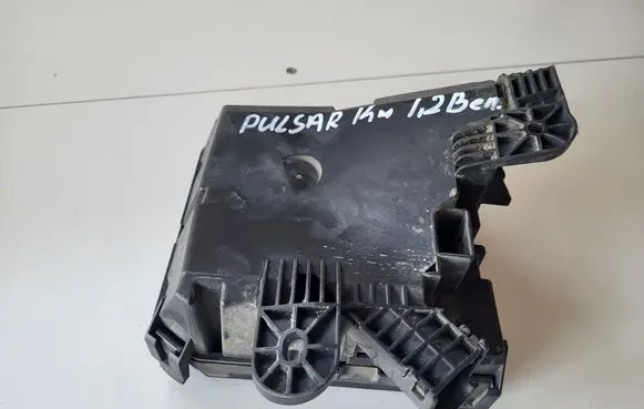 Nissan Pulsar Fuse box cover
