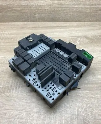 Volvo V70 Fuse module 30657428 08688434