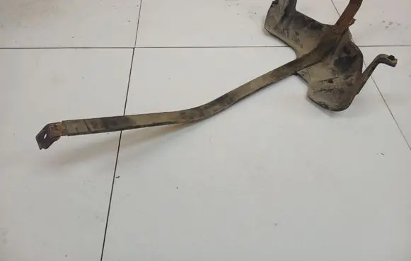 Subaru Forester SG Fuel tank mounting bracket