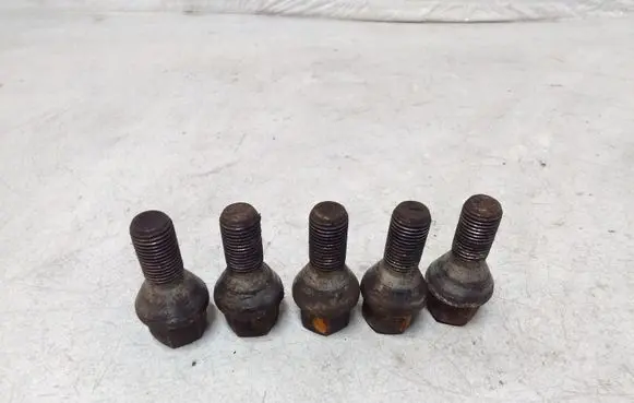 Alfa Romeo GT Nuts/bolts 