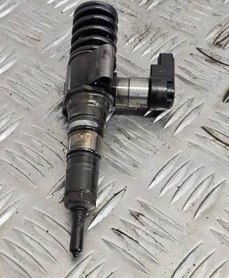 Volkswagen PASSAT B6 Fuel injector 000130073SX