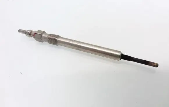 Volkswagen PASSAT B7 Glow plug 03L963319 025040300744