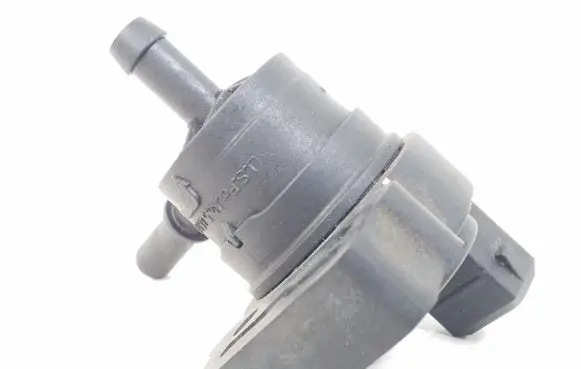 Mercedes-Benz GL X164 Turbo solenoid valve A0004769832
