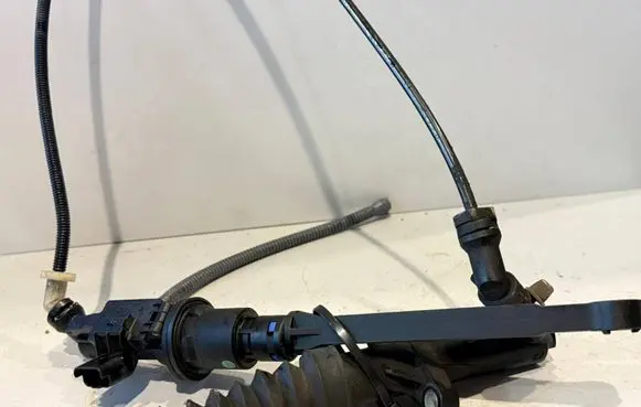 Peugeot 2008 I Clutch master cylinder 9812924380 131390101 9678378280