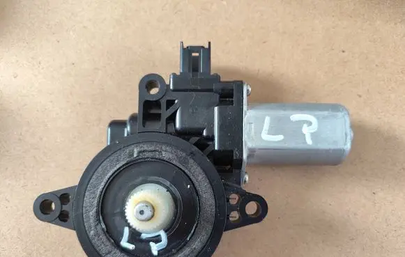 Mazda 3 II Front door window regulator motor D01G5958X CM012020 SD969X13