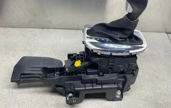 Opel Insignia A Gear shifter/selector 13261545