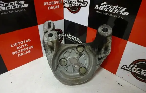 Volvo C70 Engine mounting bracket 30778783