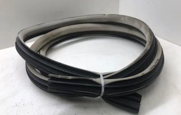 Chrysler 300 - 300C Front door rubber seal