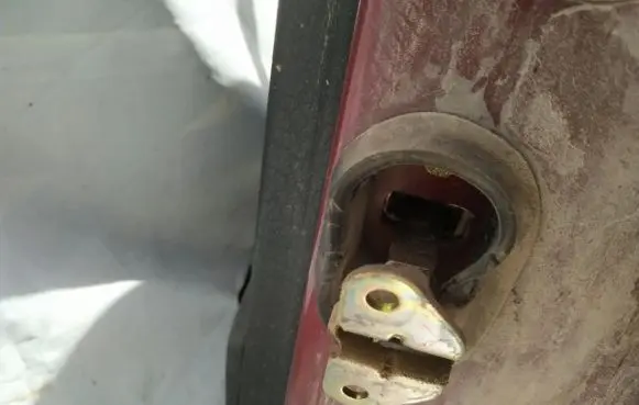 Volkswagen Golf III Rear door check strap stopper