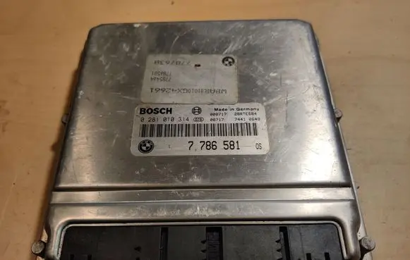BMW 5 E39 Engine control unit/module 7786581 0281010314