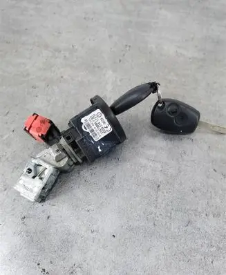 Renault Clio III Ignition lock