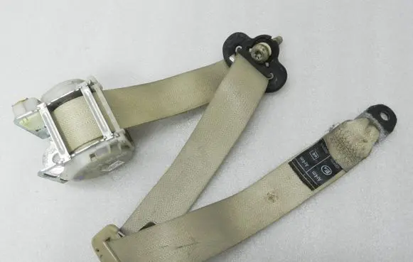 Lancia Thema Rear seatbelt buckle K1HU13HL1AC 1HU13HL1AC