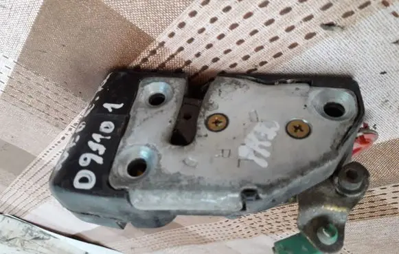 Chrysler Neon I Front door lock