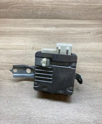 Toyota Avensis T250 Power steering control unit/module 8965005030