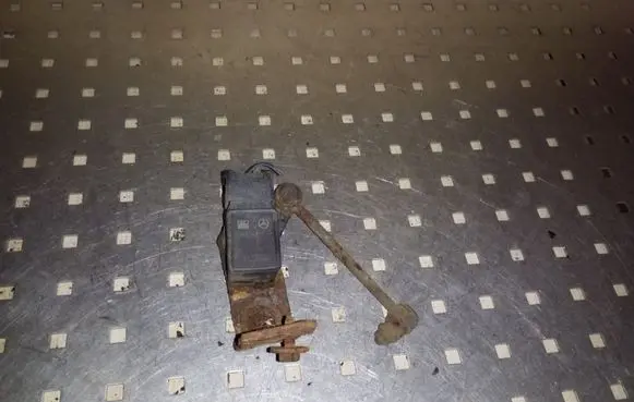 Mercedes-Benz ML W163 Air suspension front height level sensor A0105427717