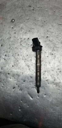 BMW 1 E81 E87 Fuel injector 7797877