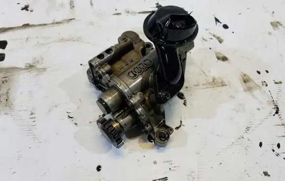 Audi A5 8T 8F Oil pump 