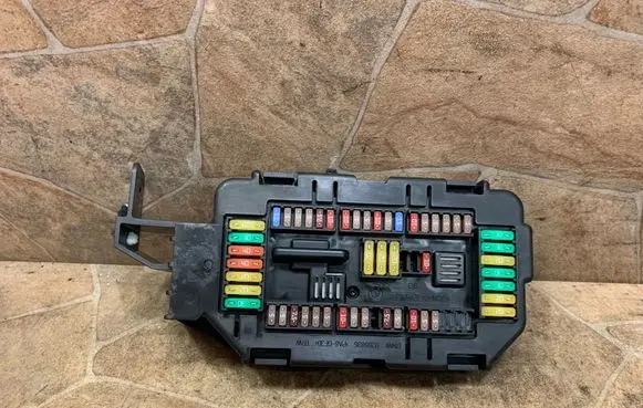 BMW X5 F15 Fuse module 6819653