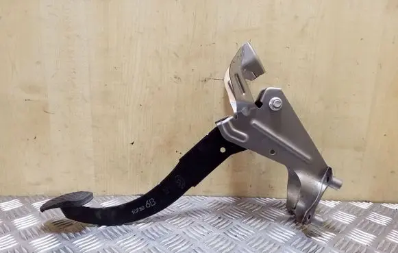 Subaru Outback Brake pedal