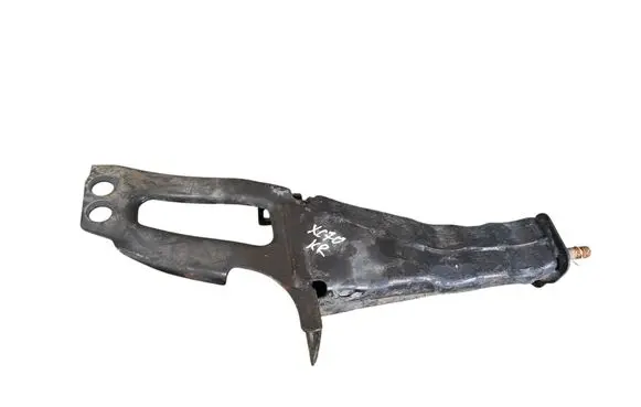 Volvo XC70 Radiator mount bracket 