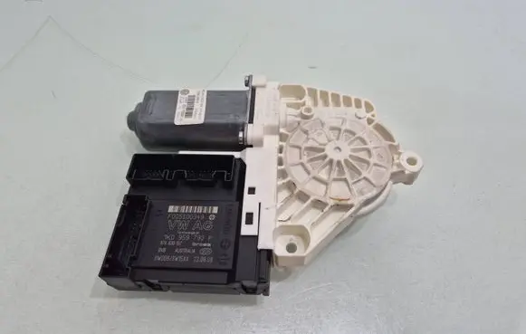 Volkswagen PASSAT CC Front door window regulator motor 1K0959792P