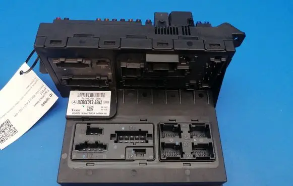 Mercedes-Benz E W211 Fuse module 2115453901