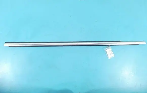 Volkswagen PASSAT CC Front door trim (molding) 3C8837476F IMPRK1324340