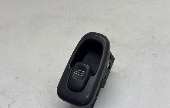 Volvo S70 V70 V70 XC Electric window control switch 9472279