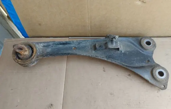 Toyota Avensis T270 Rear upper control arm/wishbone