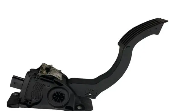 Accelerator throttle pedal