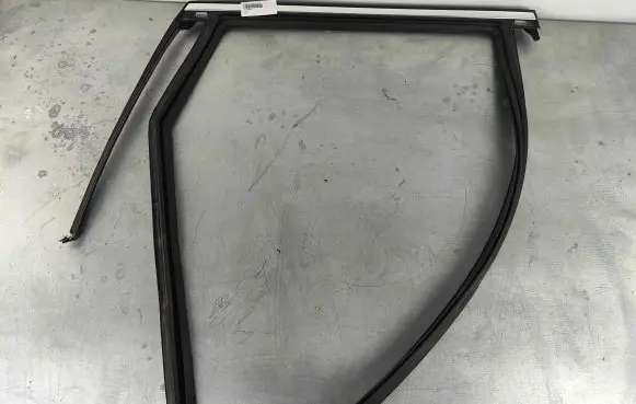 Volvo XC60 Rubber seal rear door window/glass 32229813 32237392