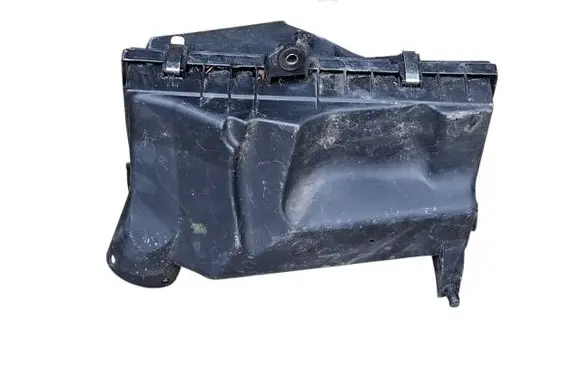 Volvo V40 Air filter box 