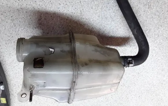 Alfa Romeo 159 Coolant expansion tank/reservoir