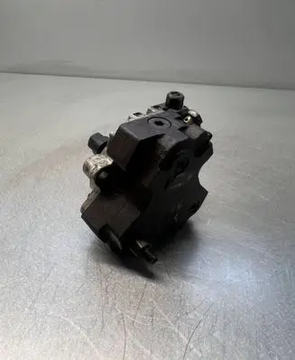 BMW X3 E83 Fuel injection high pressure pump 7798333