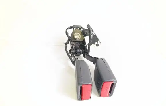 Middle seatbelt buckle (rear)
