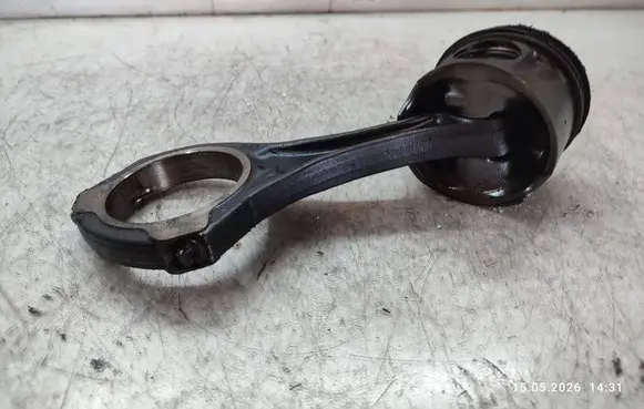 Mercedes-Benz E C207 W207 Piston with connecting rod 8370B