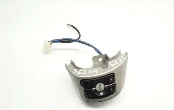 Steering wheel buttons/switches