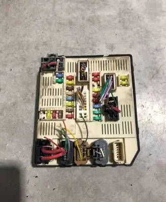 Renault Megane III Fuse module 284B68372R