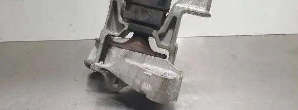 Mazda CX-3 Engine mount bracket D10G39060